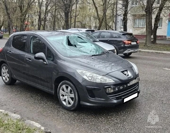 ❗️Пешеход кинулся под колеса авто в Калуге  Инцидент произошел 27 апреля около 18:00 у дома №120 по 