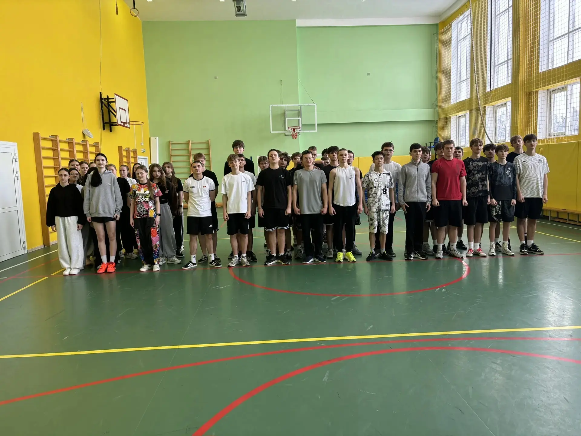 Для сдачи ГТО в 9-11 классах (возраст 16-17 лет) нужно выполнить нормативы 6-й ступени комплекса. Гл