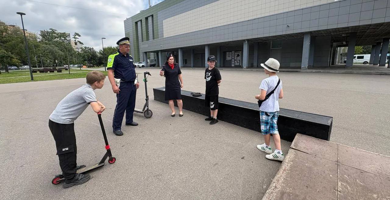 🚔 Дорожные полицейские продолжают знакомить подрастающее поколение с правилами безопасного использо