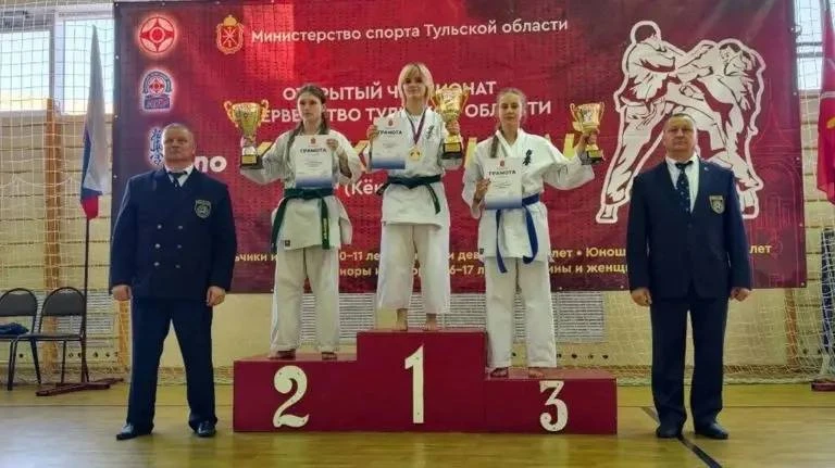 Брянские каратистки завоевали медали на первенстве и чемпионате в Туле  24 мая в Туле прошли открыты