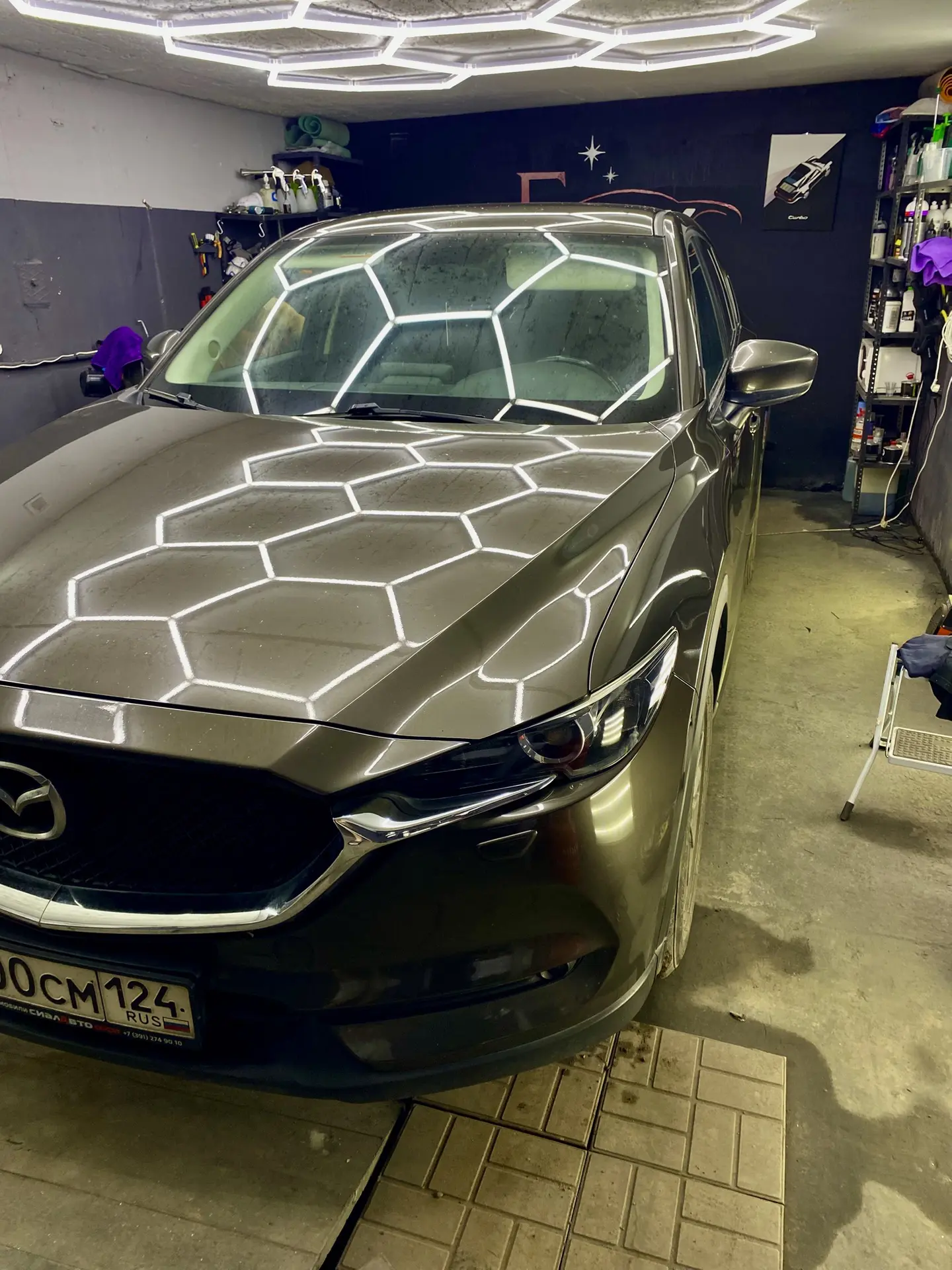 Сегондя в работе Mazda CX-5 

- Очистка кузова от битума
- Локольная полировка глубоких царапир
- Ло