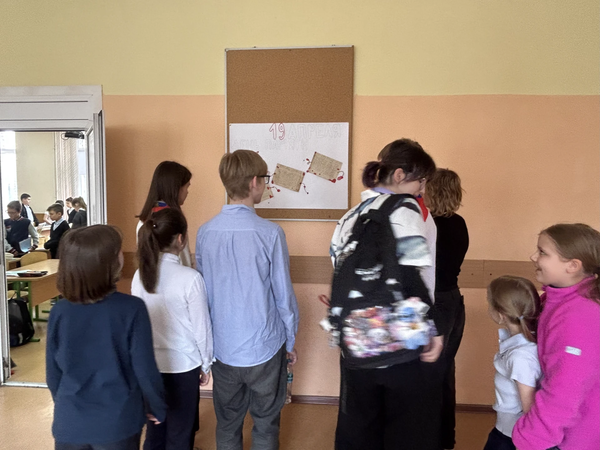 🎨 Память на холсте: старшеклассники создали плакаты   ко Дню памяти жертв геноцида В преддверии 19 а