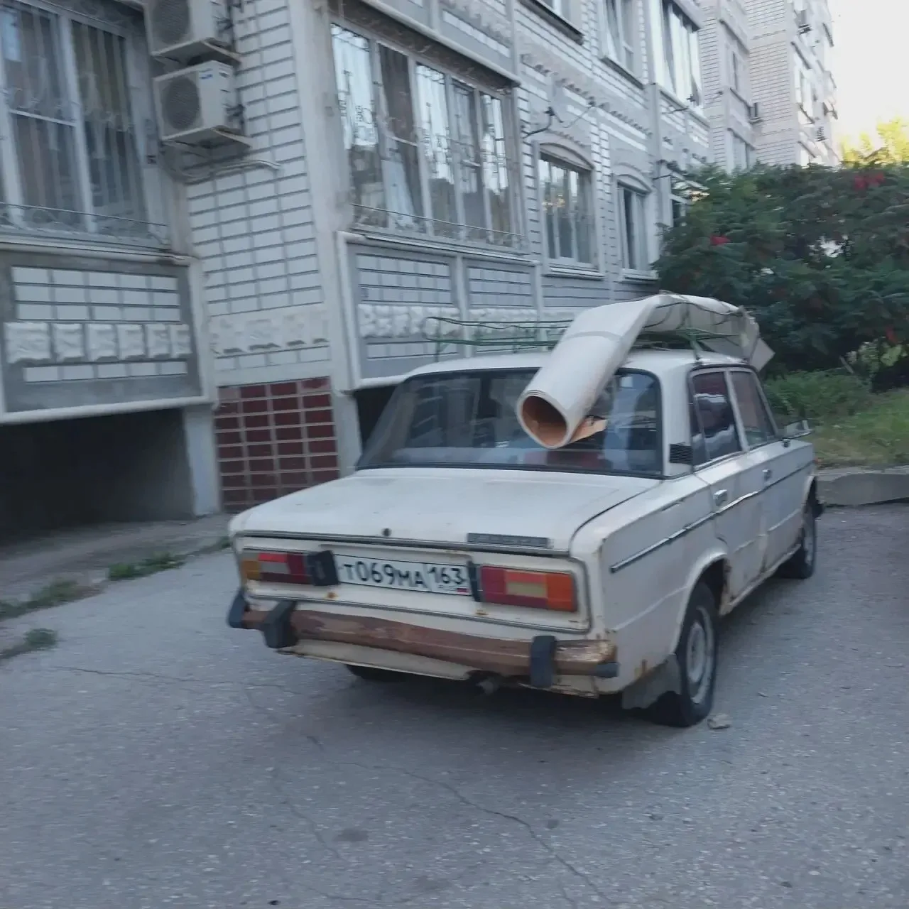 🚗 Брошенный автомобиль у дома на Механизаторов