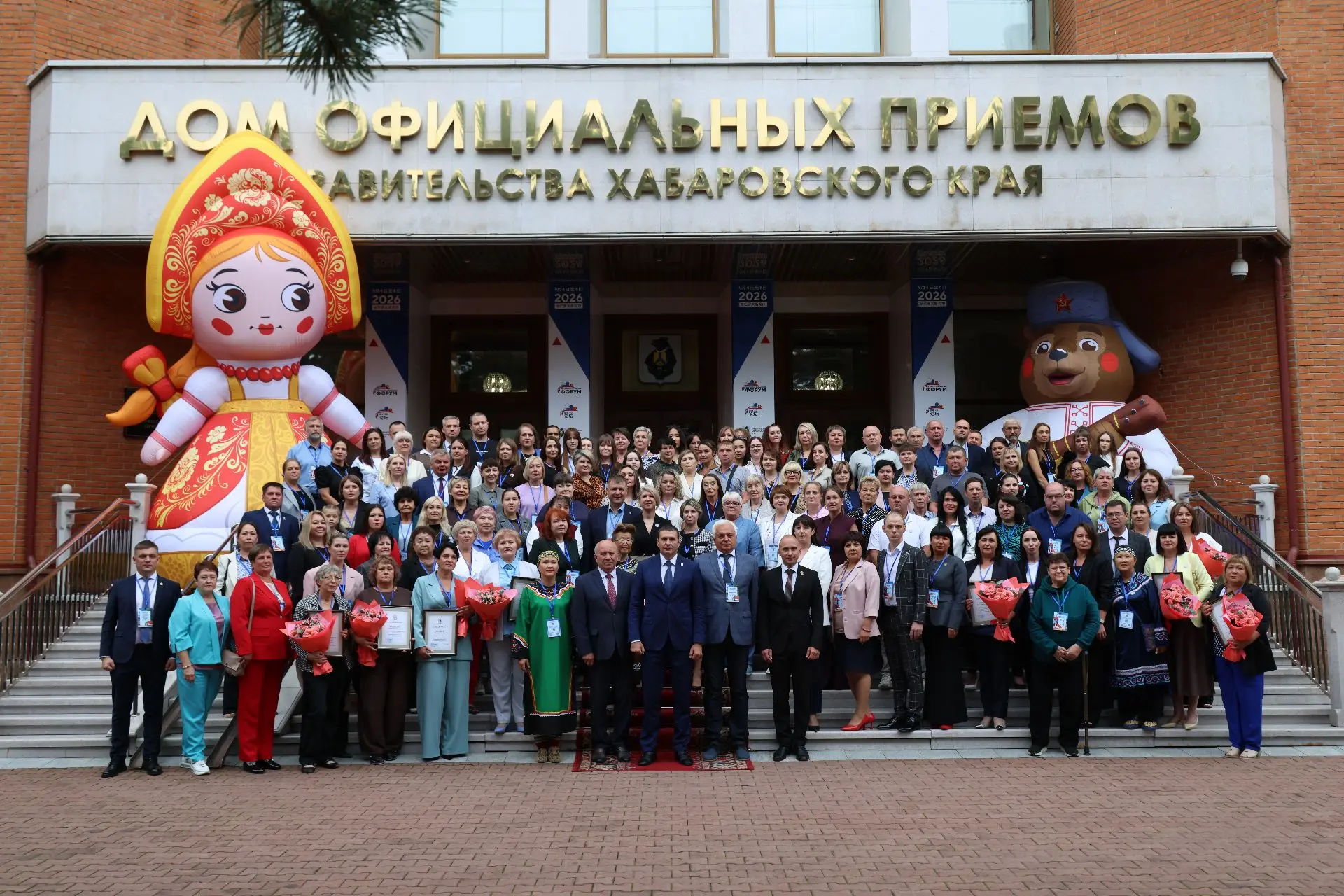 Награды самым активным представителям движения самоорганизации граждан вручил сегодня н...