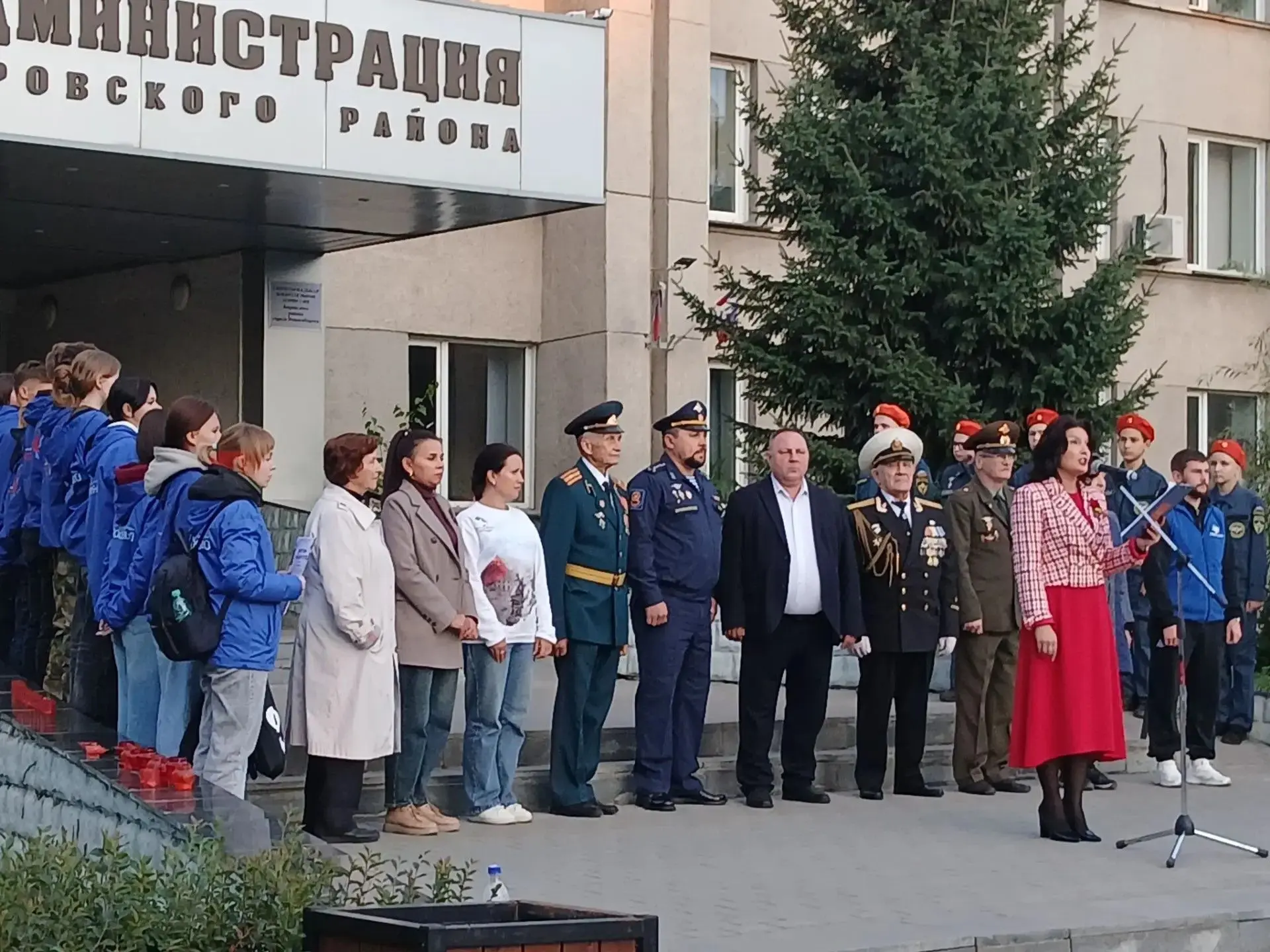 🕯️ Лицеисты-волонтёры приняли участие в акции «Огненный рисунок войны»