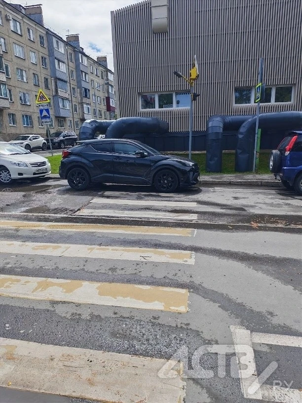 ❗ Автохам захватил "зебру" в Южно-Сахалинске