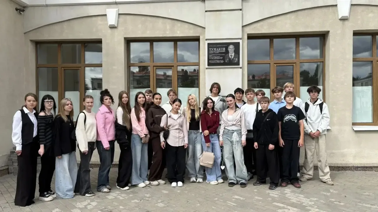 Сегодня обучающиеся 9 а и 9 в классов посетили концерт в ЦКИД г. Пензы  "Вы - молодое п...