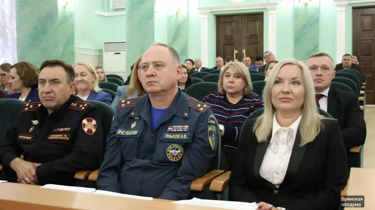 💰 Вместо земли — 300 тысяч рублей: новые выплаты для участников СВО ввели в Брянской о...