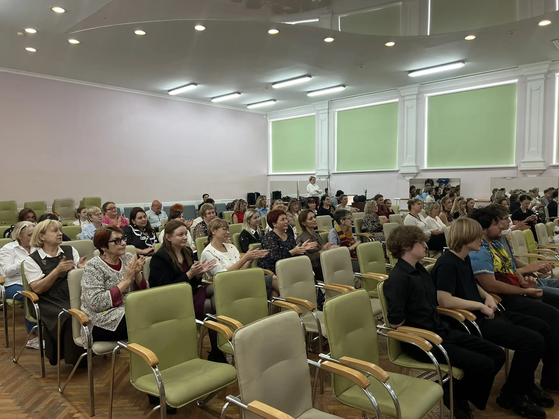 В нашей школе состоялся праздничный концерт, посвящённый Дню учителя. Его для нас подго...