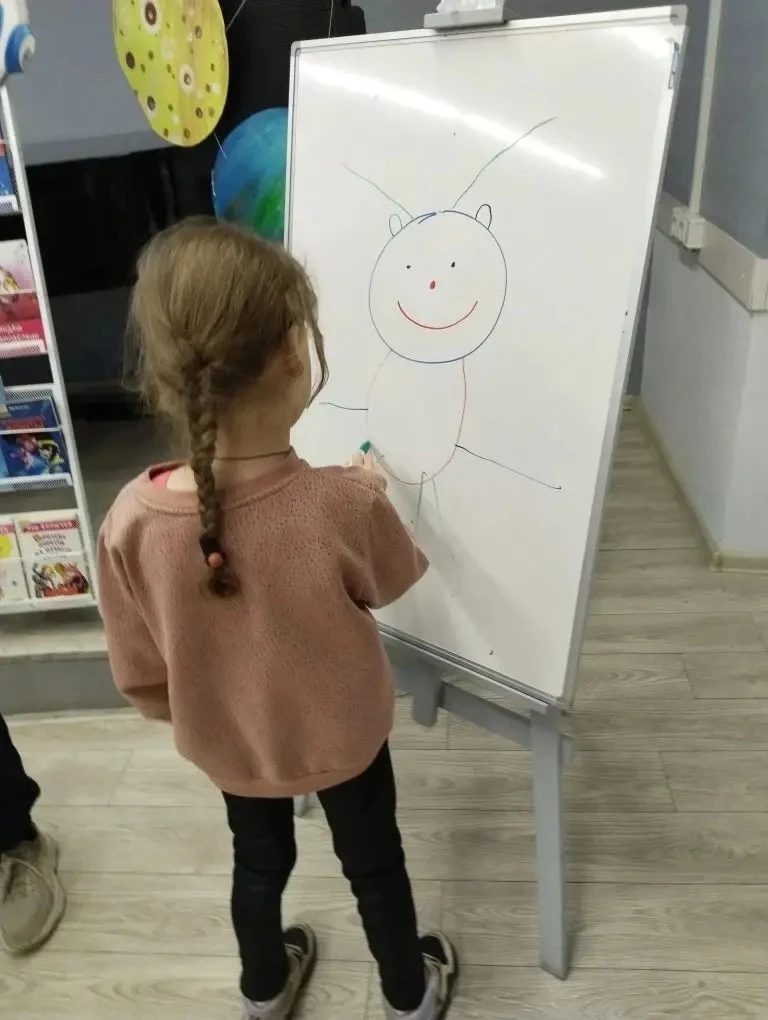 Воспитанники старшей группы «Непоседы» вместе с воспитателем Копцевой Е.А. посетили библиотеку им. А