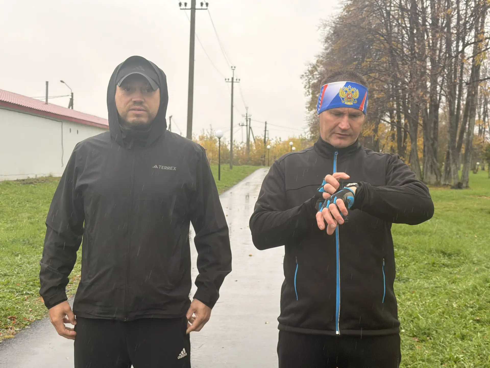 Мокрые кроссовки - повод для гордости! 😄🍂