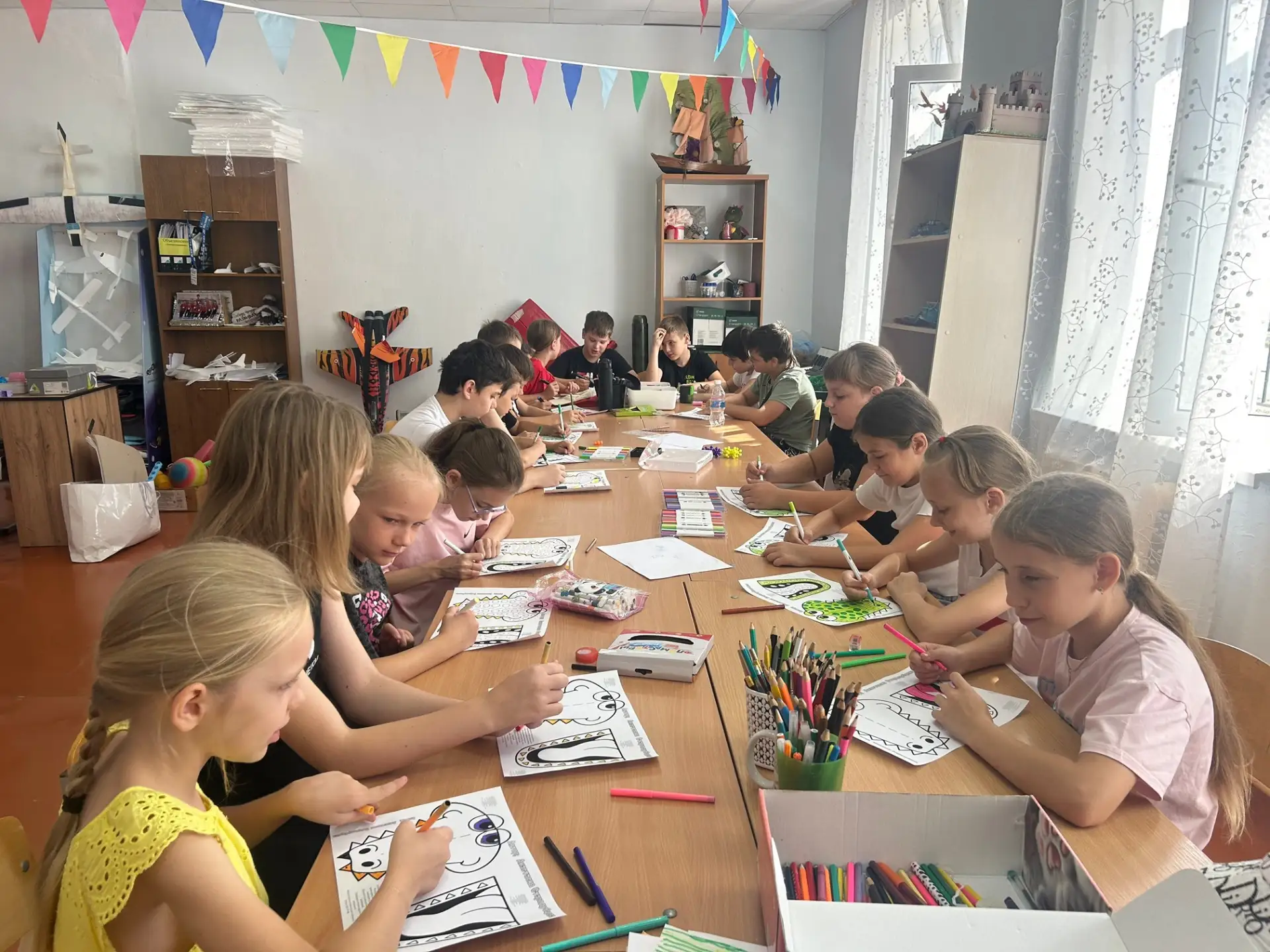На нашей площадке ребята не только играют и отдыхают, но и развивают фантазию и творчес...