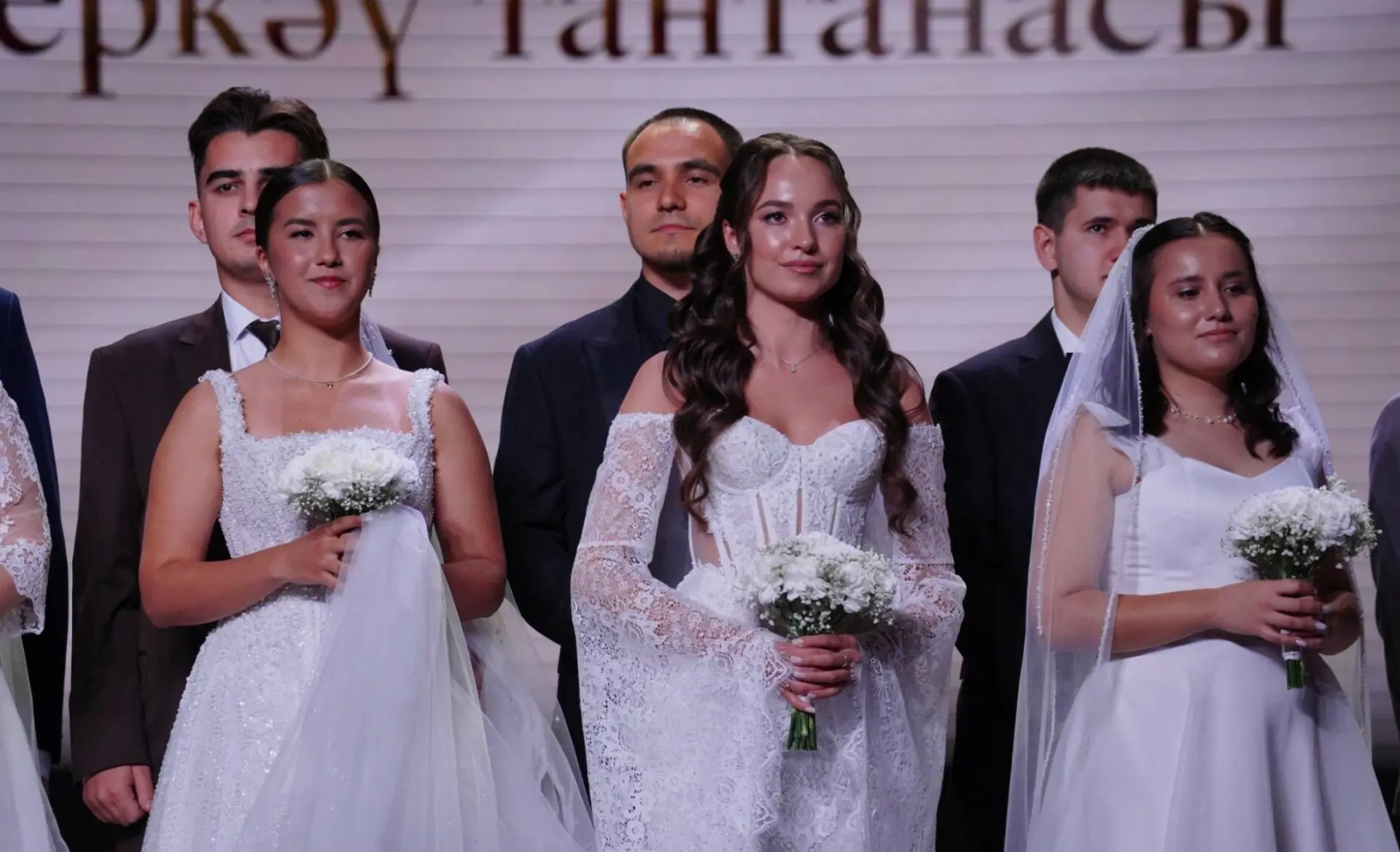 💍 В Казани сразу 45 пар сказали друг другу «да»