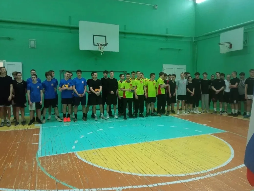 7-8 апреля в спортивных залах Есинской, 5 и 9 школ проходило Первенство города по волейболу среди юн