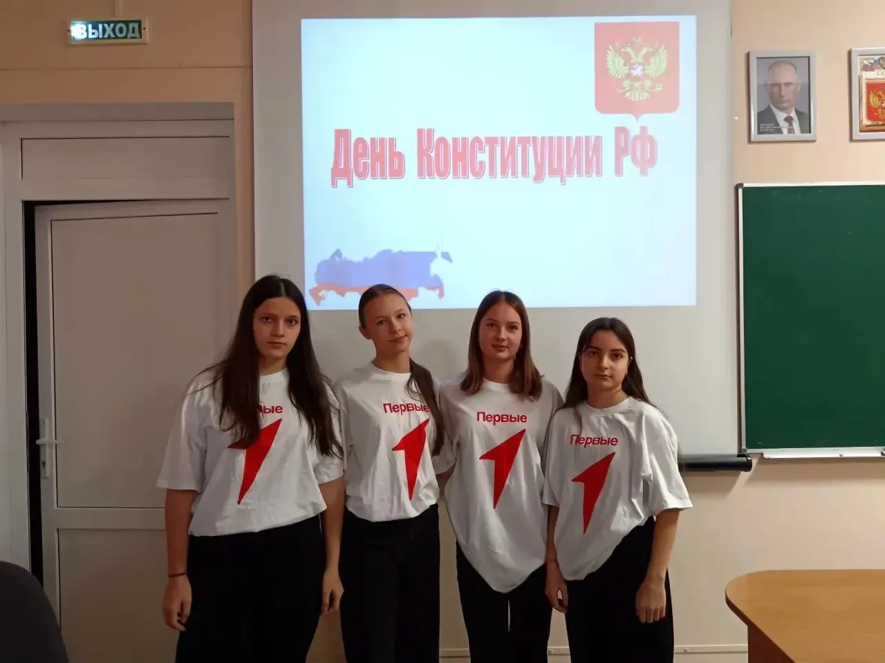 🇷🇺 12 декабря в России ежегодно отмечается День Конституции Российской Федерации - важная памятная д