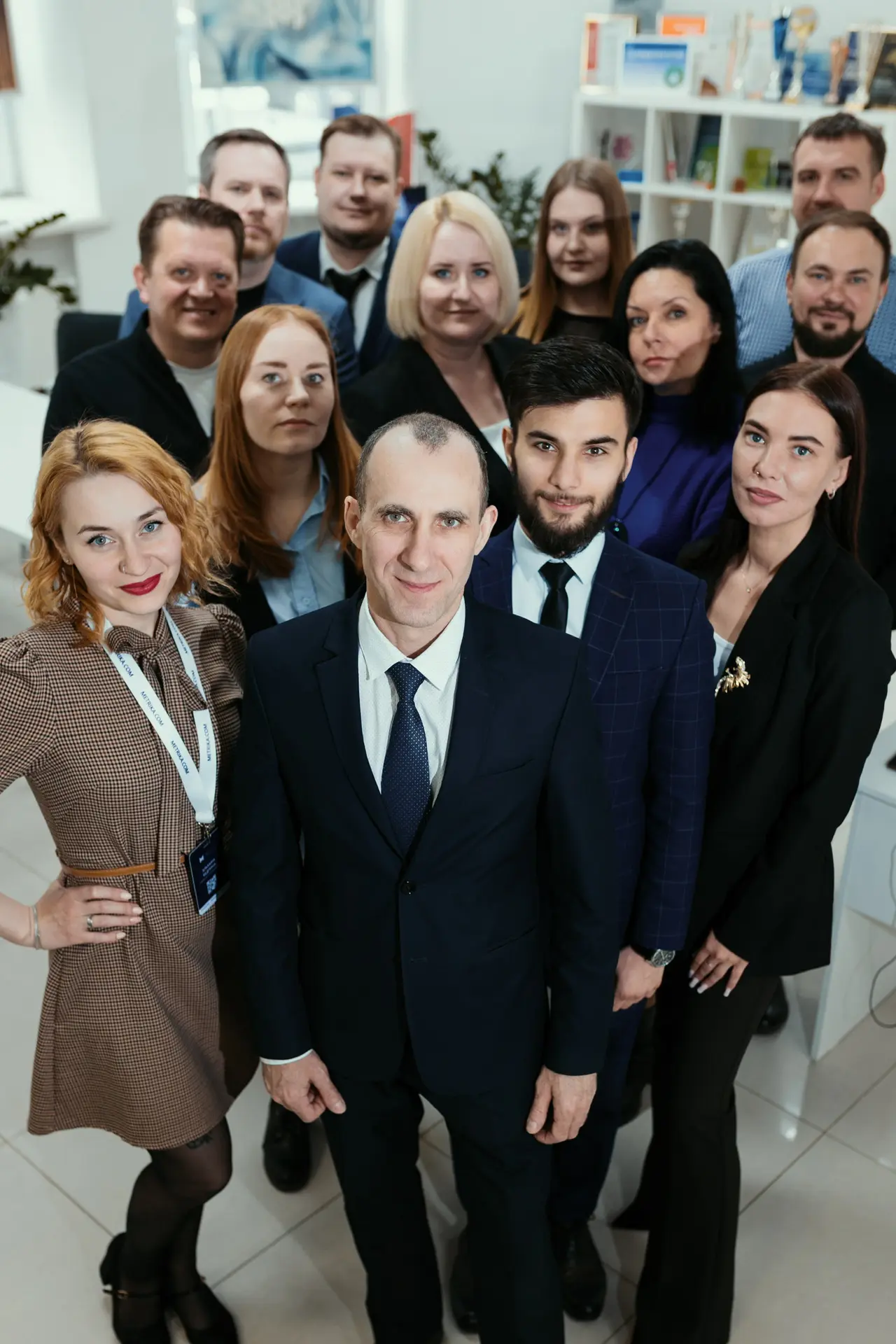 На прошлой неделе нашей группе организовали небольшую фотосессию, выложу пару кадров.  Редко вижу вс