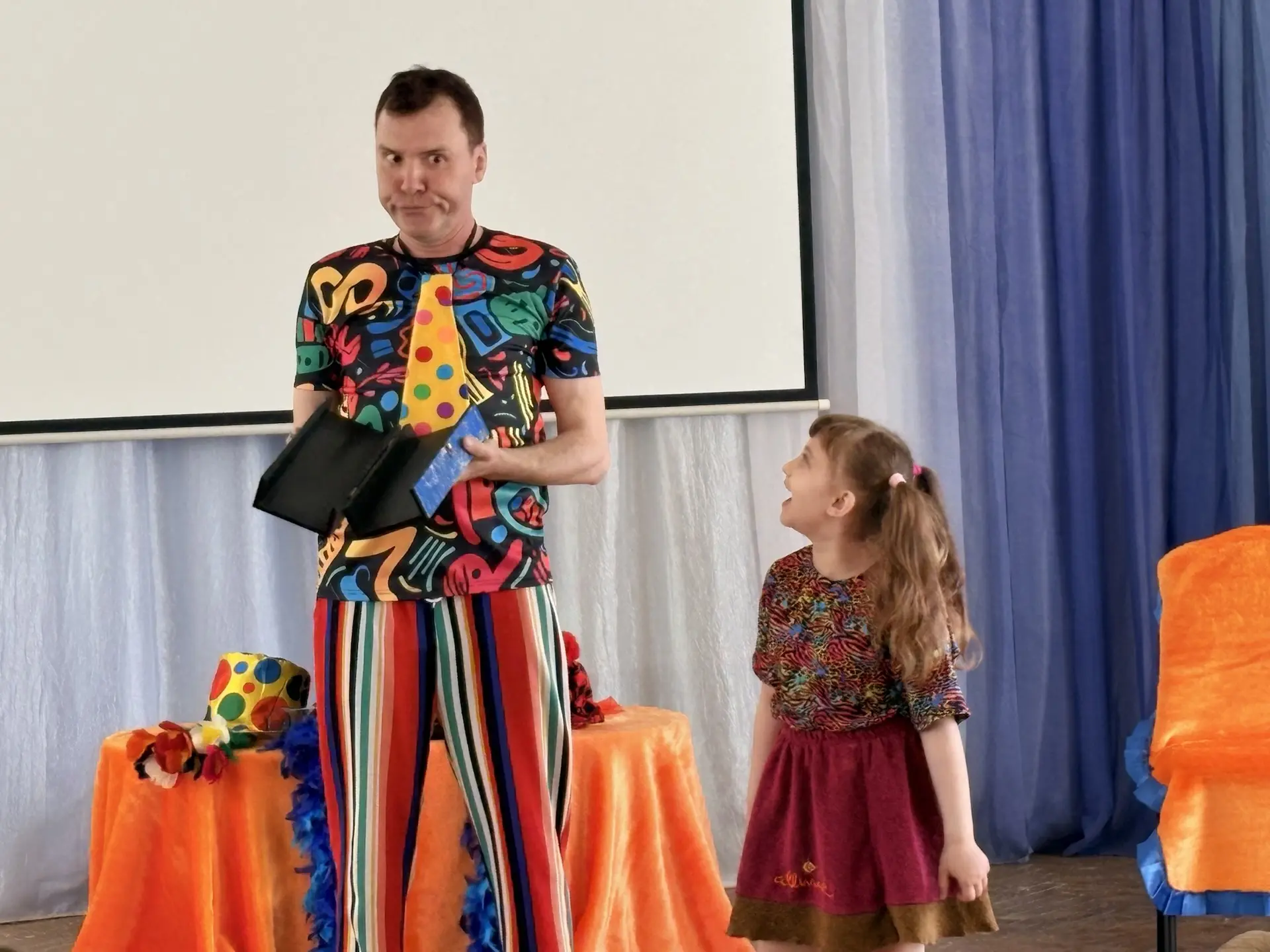 Цирк пришёл в гости: волшебство в стенах нашего детского сада! 🤹🪄
Ребята с большим удовольствием и
