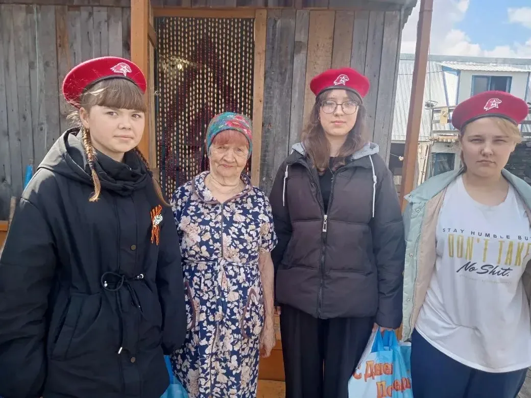 🎖️ Иду к ветерану: тепло детских сердец для детей войны

🗓 В преддверии 9 Мая учащиеся МБОУ Амонаш