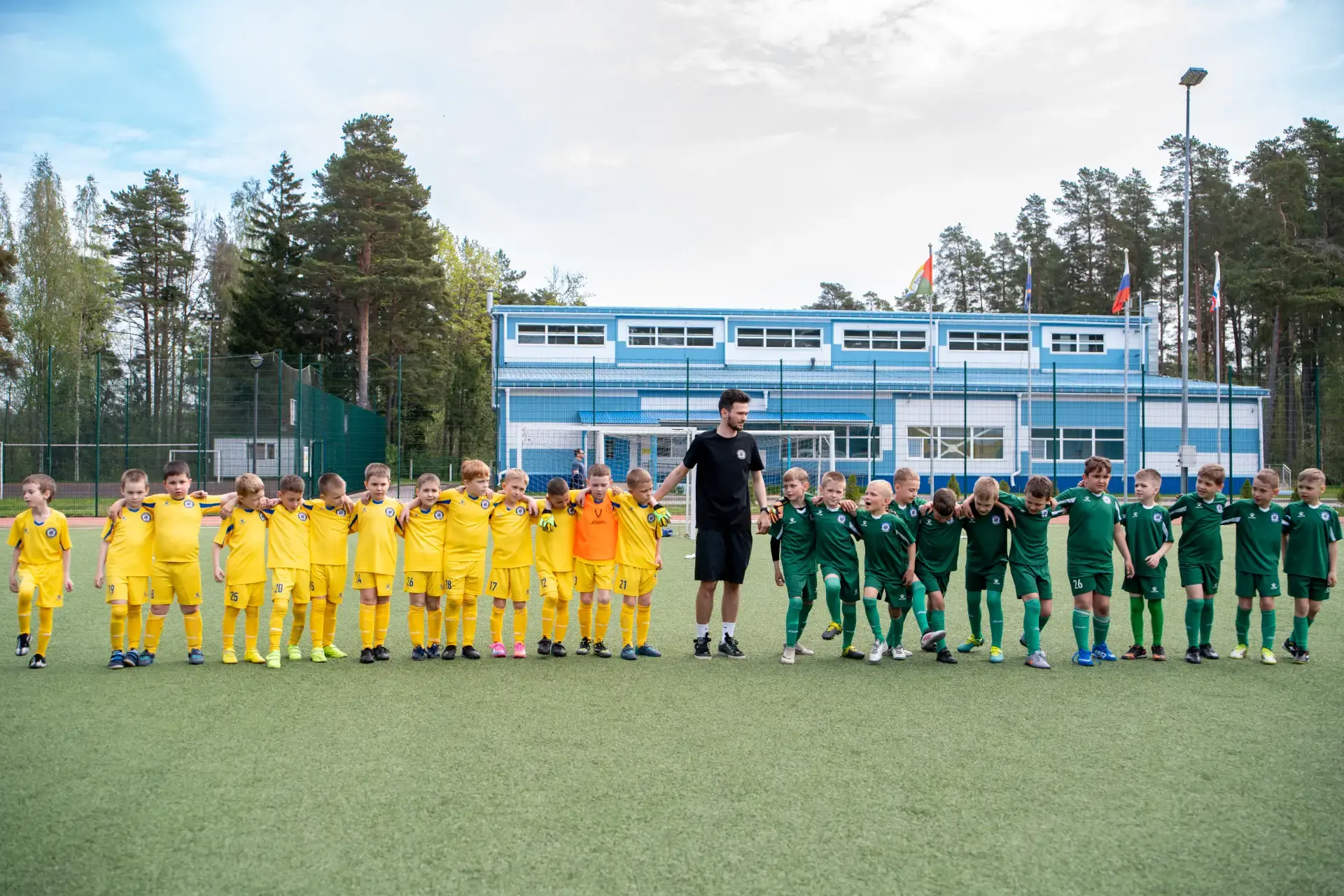 ⚽️ Футбол объединяет юные таланты!  В детском центре «Россонь» прошёл большой спортивный фестиваль в