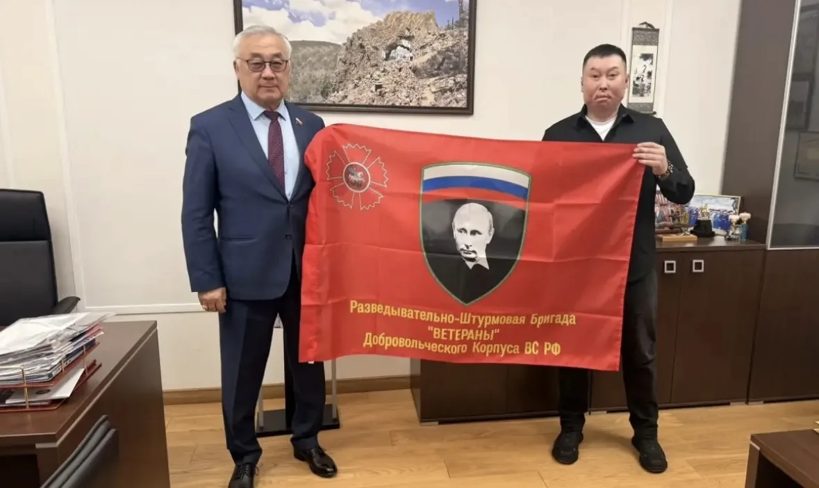 В конце марта в своем сенаторском кабинете встретился с руководителем регионального отд...
