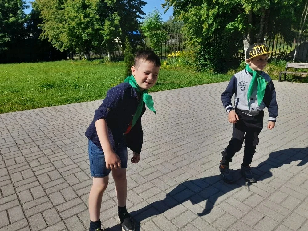 Наше лагерное утро начинается с весёлой зарядки