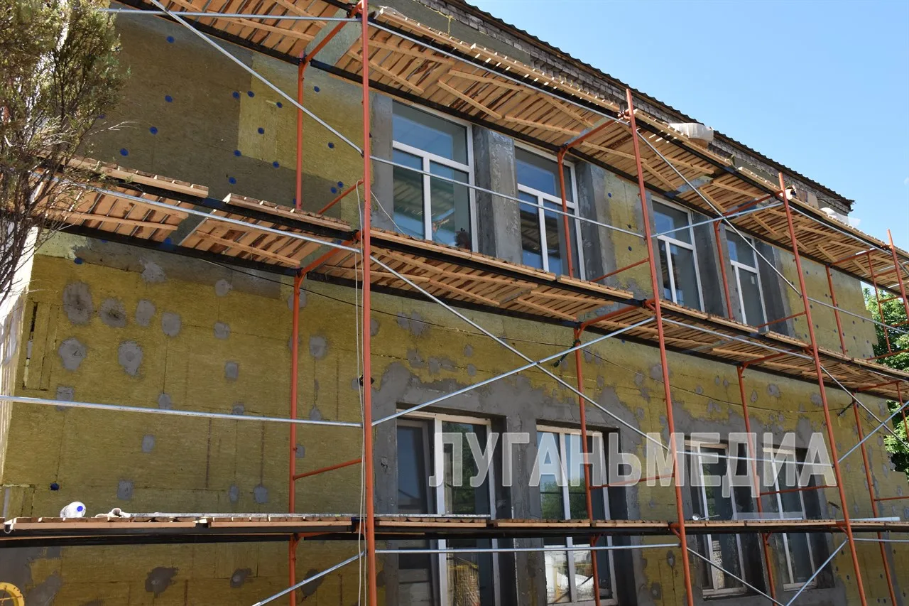 🧱В Перевальском психоневрологическом интернате продолжается капитальный ремонт 

⚙️Ремонт был начат