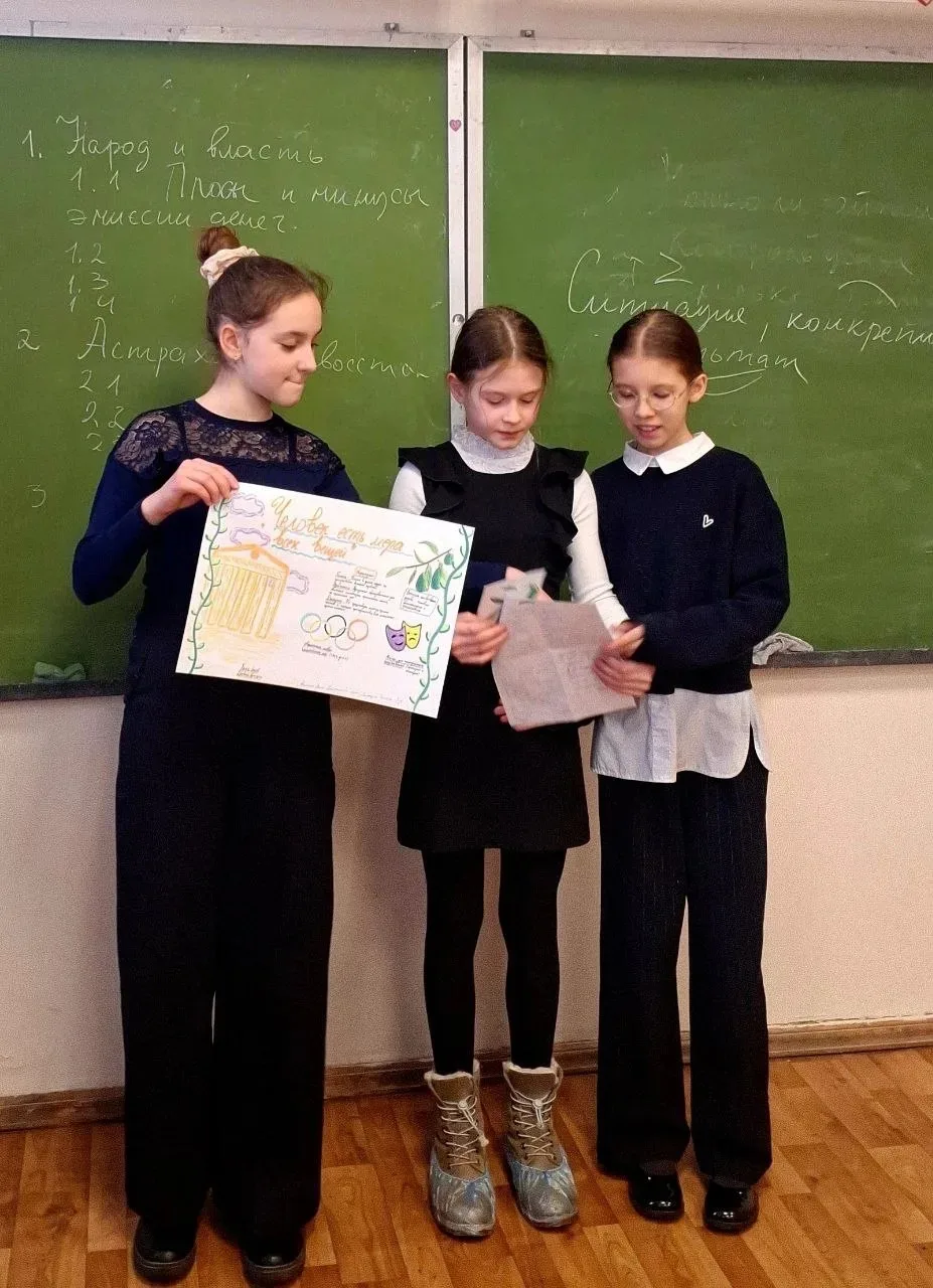 🏛️ Хроники Олимпа в нашей гимназии! 🏛️✨  Сегодняшний день у 5-х классов начался не с привычного звон