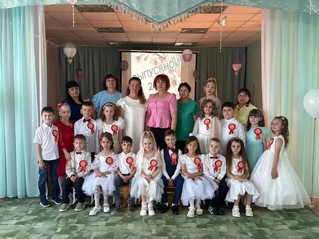 Вот и прошёл выпускной в нашем саду! Повзрослевшие ребята сегодня сделали свой первый м...
