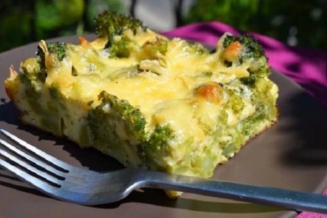 🍲 Запеканка из брокколи с сыром

76.64 ккал/100 г 
Б/Ж/У: 6.31 / 4.19 / 4.31 

Ингредиенты:
броккол