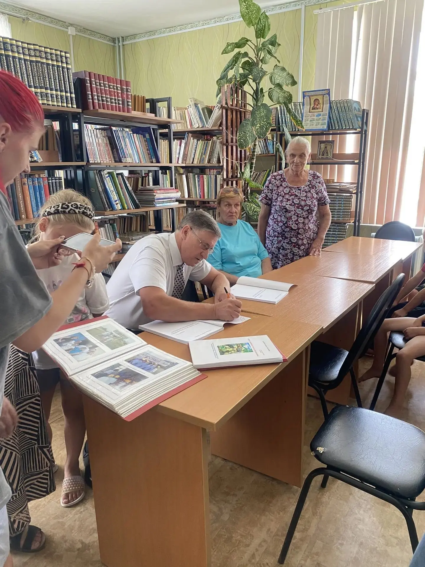 Сегодня в Михайловской библиотеке совместно с культорганизатором Михайловского Дома кул...