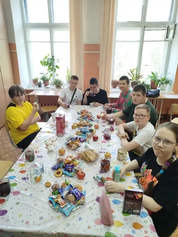 🎉 Ура! Каникулы! ☀️

В 6А классе прошёл итоговый классный час, посвящённый окончанию учебного года.
