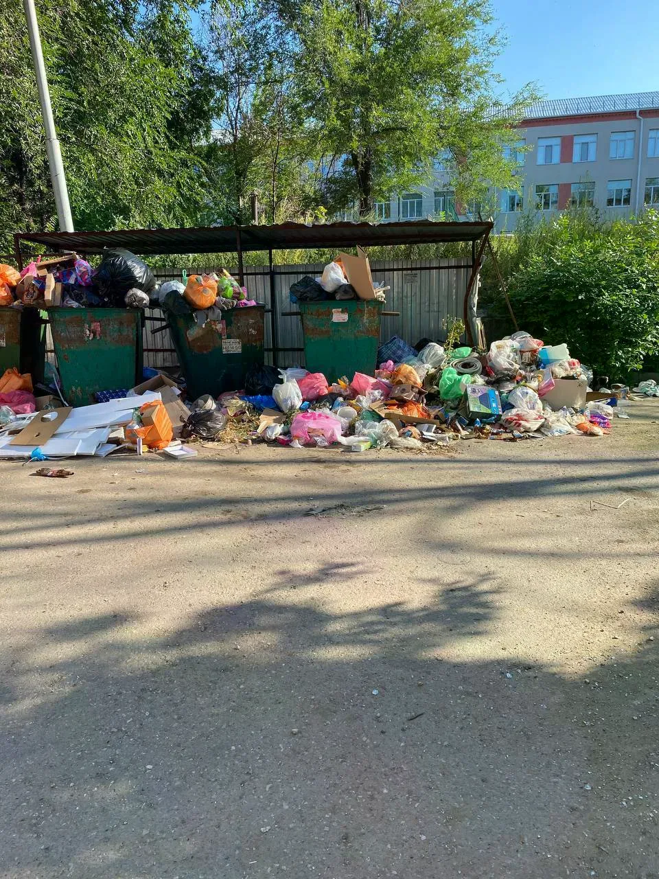 Контроль за надлежащим содержанием контейнерных площадок 
 
Специалистами Государственной жилищной и