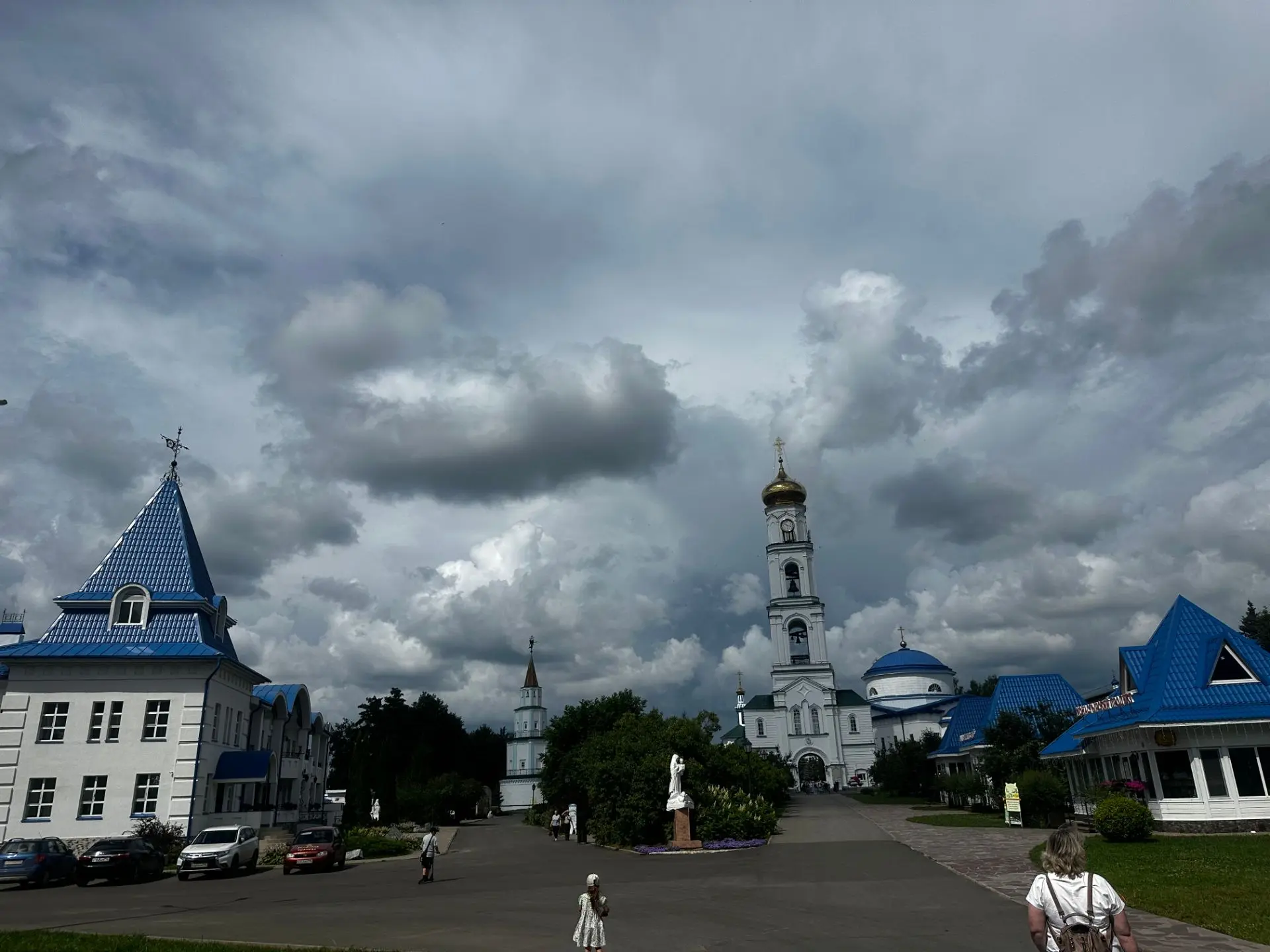 Эти выходные провели  дружной компанией в Свияжске и Раифском монастыре. Это главные св...