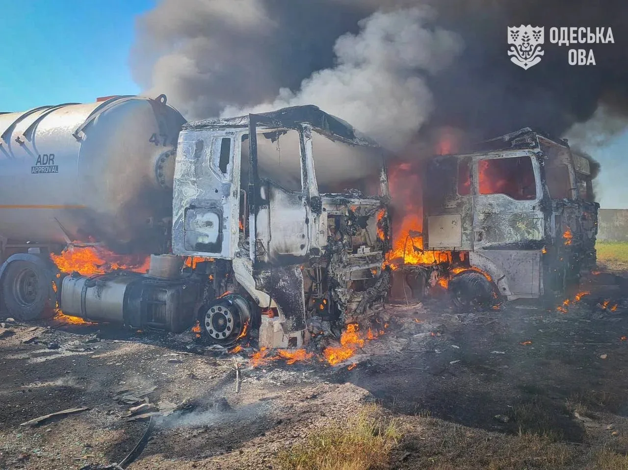 В эту "игру" можно играть вдвоем: сожженные бензовозы в Одесской области...

Наши БПЛА приняли вызов