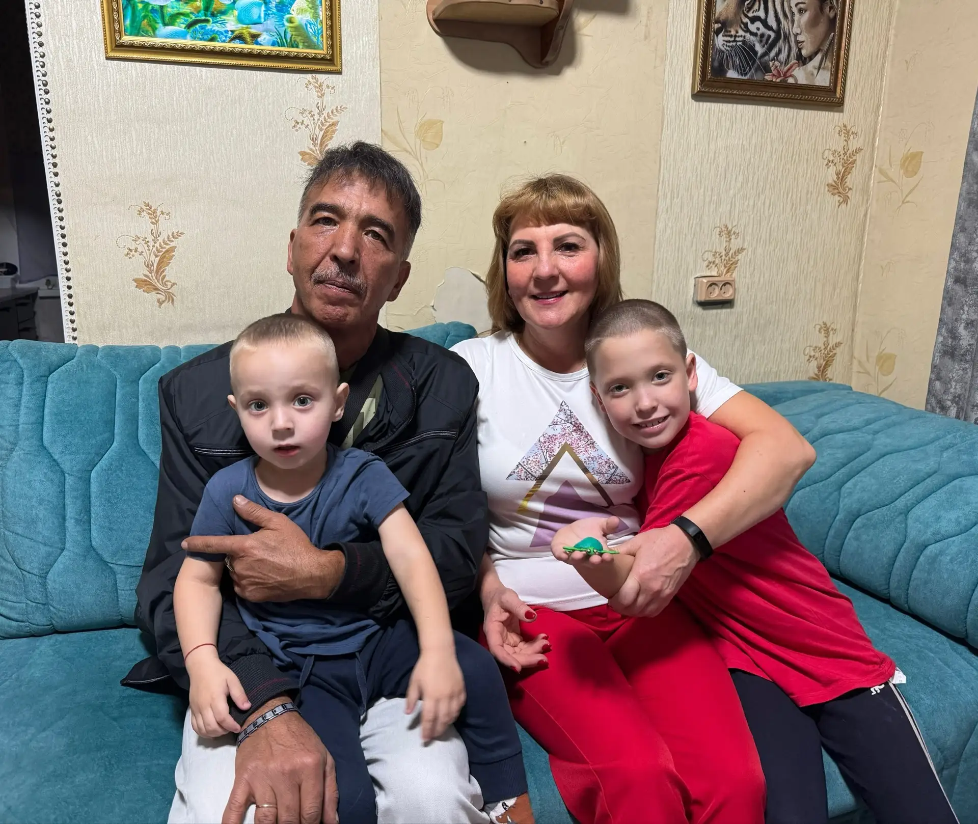 Догадаетесь в какую страну улетели родители? 🌏