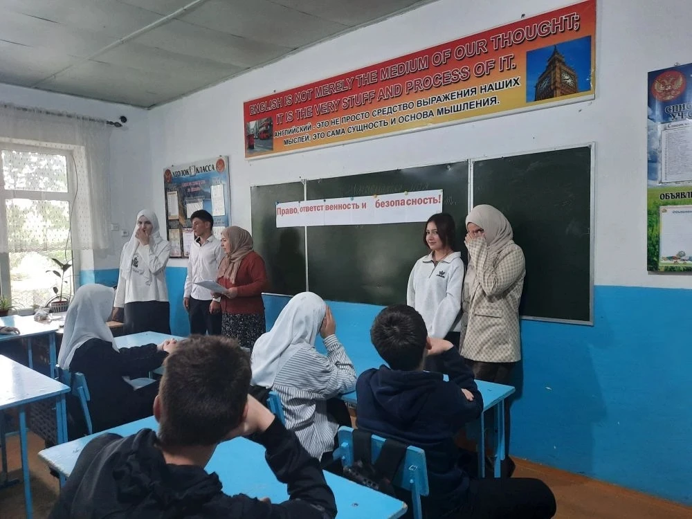 Сегодня 14.05.2026, Патина Рамазановна провела профилактическую беседу с учащимися 8-х ...