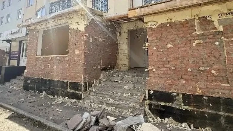 В Белорецке судебные приставы принудительно снесли самовольно возведенную конструкцию у...