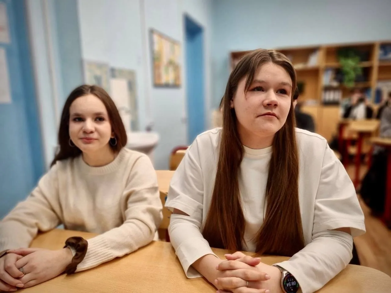 🇷🇺 Сегодняшнее утро в школе началось с торжественной церемонии поднятия Государственного флага Росси