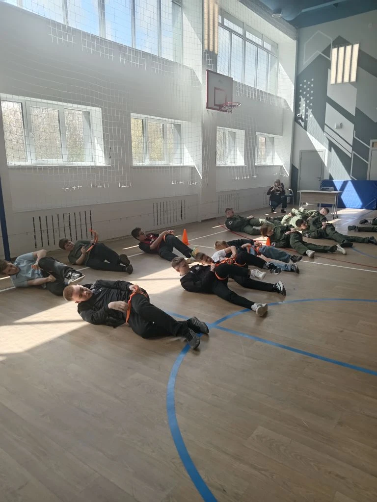 Тема: состязания медиков в военно-спортивной игре "Зарница 2.0".   27 апреля наши обучающиеся принял