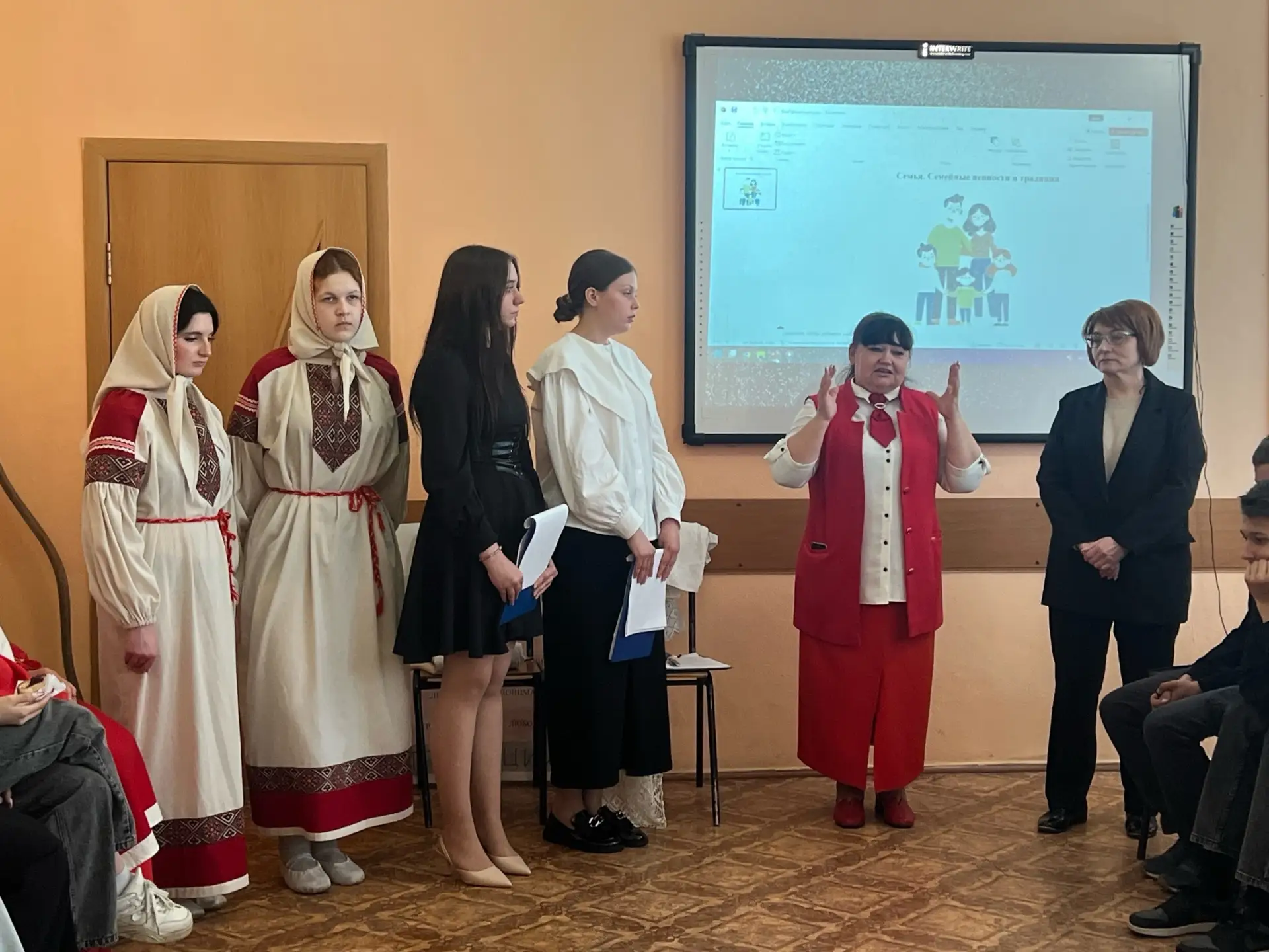 СЕМЬЯ, СЕМЕЙНЫЕ ЦЕННОСТИ И ТРАДИЦИИ