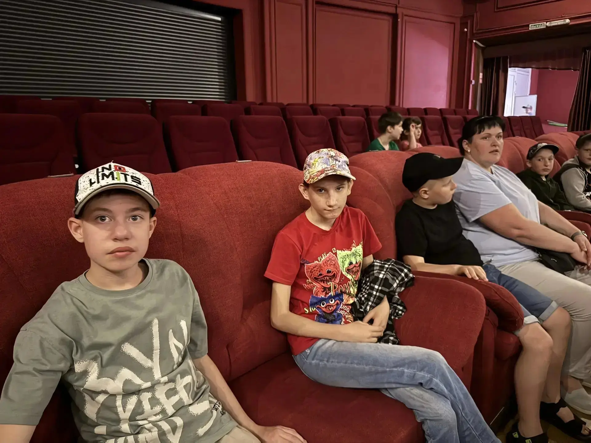 Поход в кино с ребятами из школьного лагеря! 🍿🎬 Отличное настроение, яркие эмоции и с...
