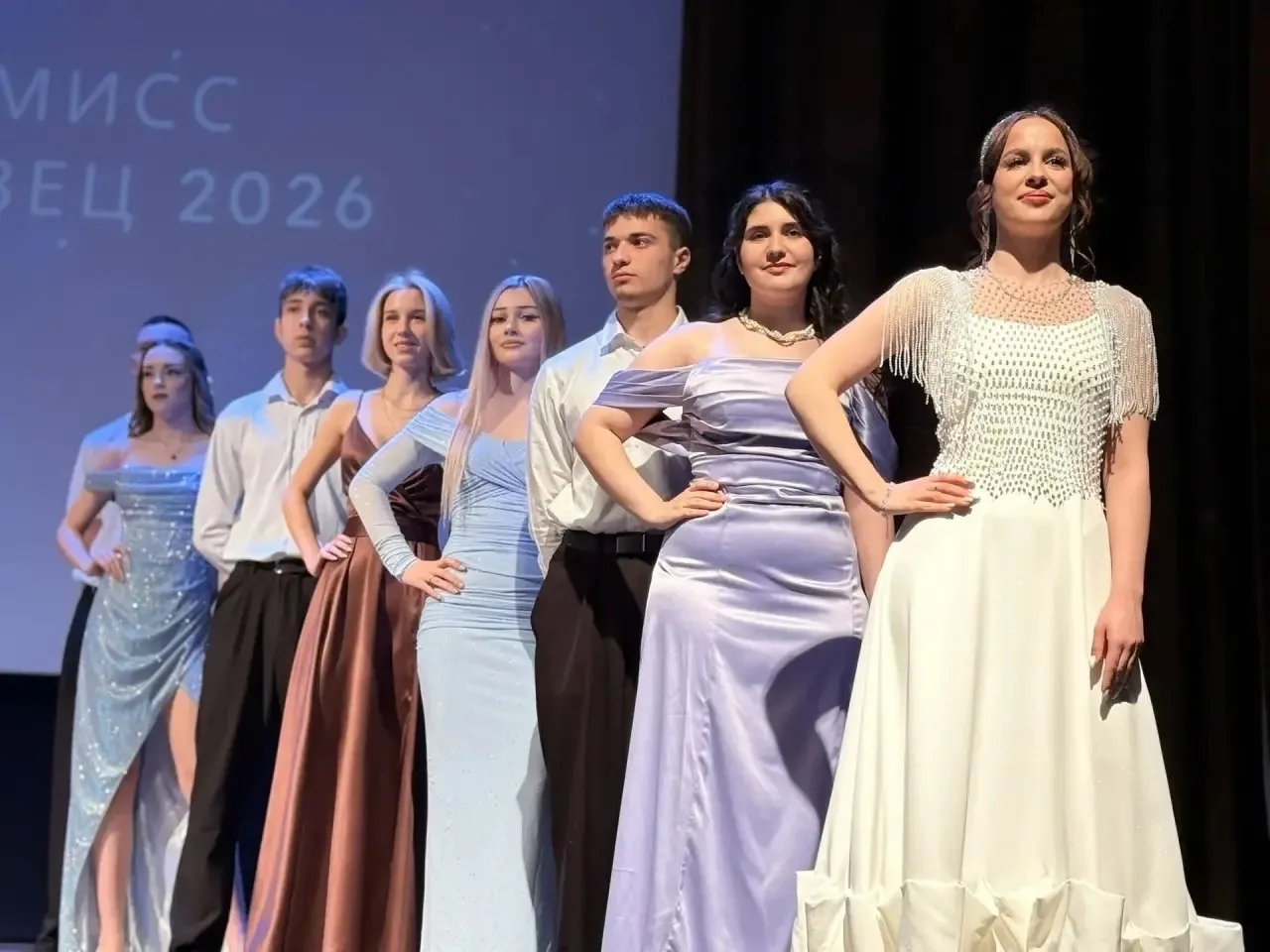 ✨ Наши звёзды на городском подиуме!🌟  🌸 Вчера в Малоярославце прошёл грандиозный конкурс «Мистер и М