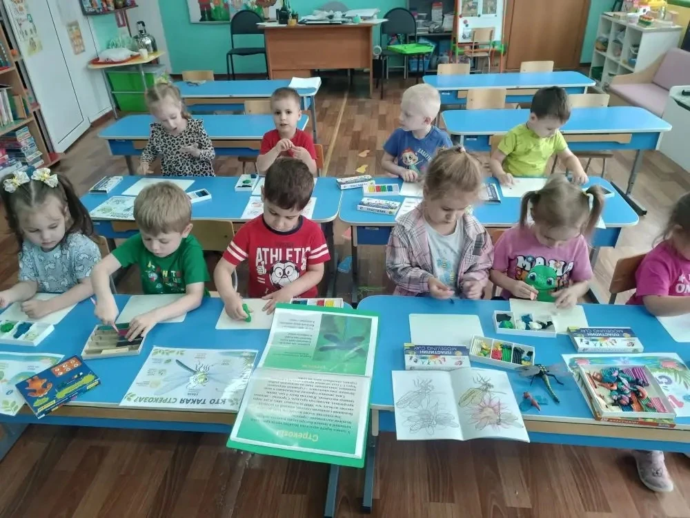 🦟 День Стрекозы в нашей младшей группе! 🦟
Сегодня у нас особенный день – День Стрекозы! 🎉 Мы в мл