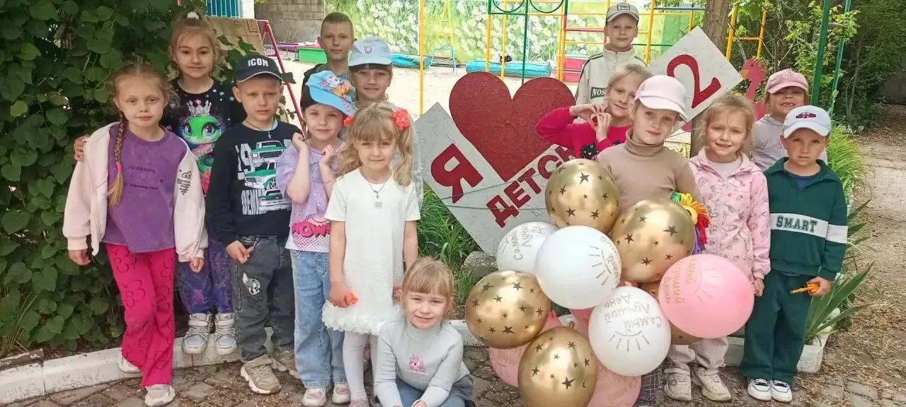 Ребята группы №13 с воспитателем Чернявской И. В. дружно и весело отпраздновали праздник "День Защит