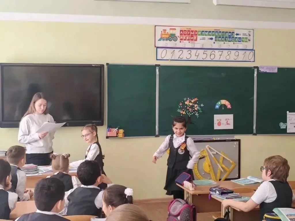 📣 Игровое занятие «Волшебный мир эмоций» прошло во 2 «Б» классе.  Педагог-психолог А.С. Сизоненко пр