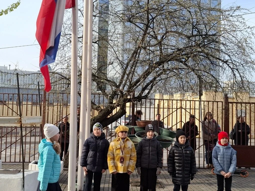ТОРЖЕСТВЕННАЯ ЦЕРЕМОНИЯ   🇷🇺 Сегодня в корпусе на Павловской 8А участниками церемонии стали второкла