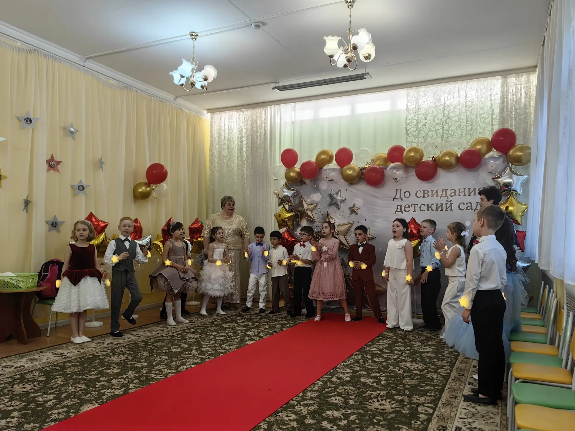 ✨ Выпускные в нашем дошкольном отделении! Дорогие родители и ребята! 🎓 Наши малыши попрощались с дет