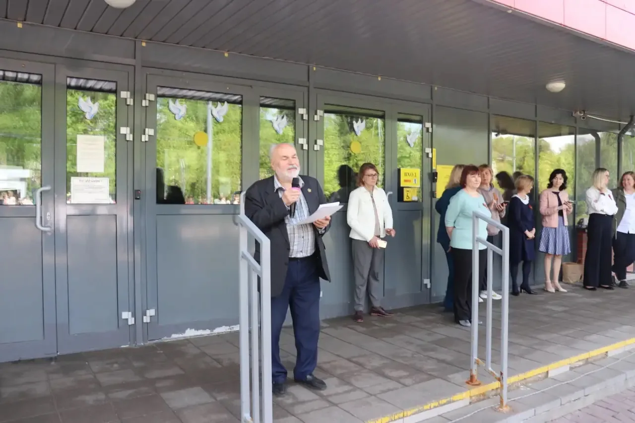 Традиционный смотр строя и песни прошел сегодня в Лицее. В мероприятии, посвященном 81-й годовщине п