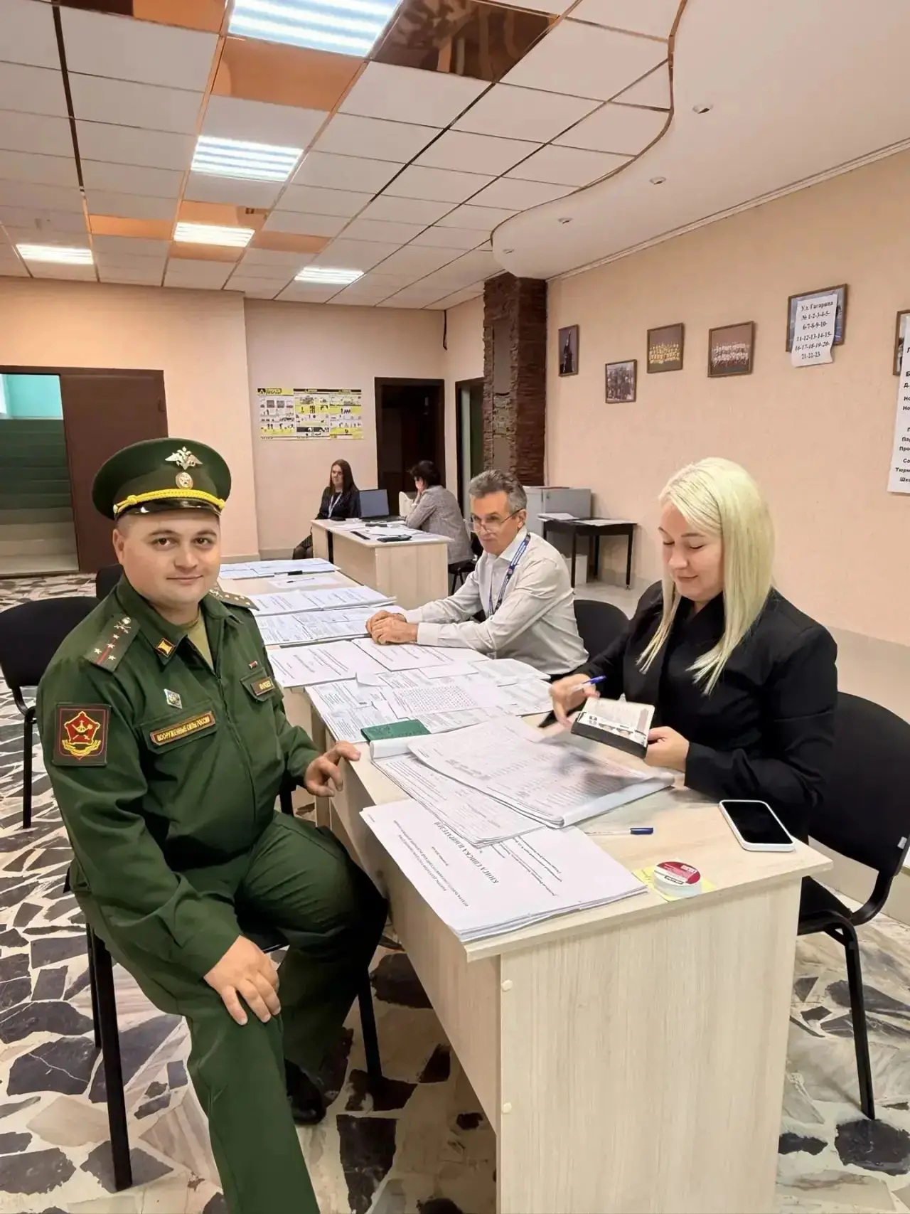 Сотрудники МБУ ДО "Детская школа искусств N 2" активно работают в дни проведения  выбор...