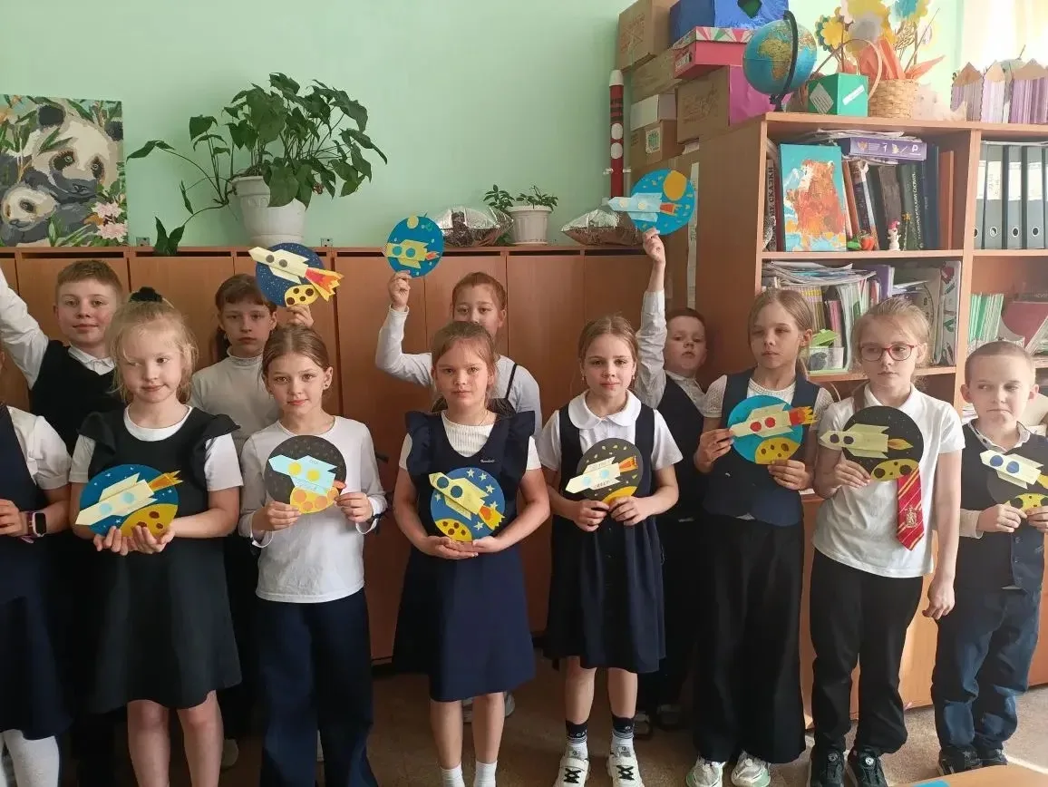 🚀 Космическое настроение!   Ко Дню космонавтики ребята из 2 «Г» класса своими руками сделали поделки